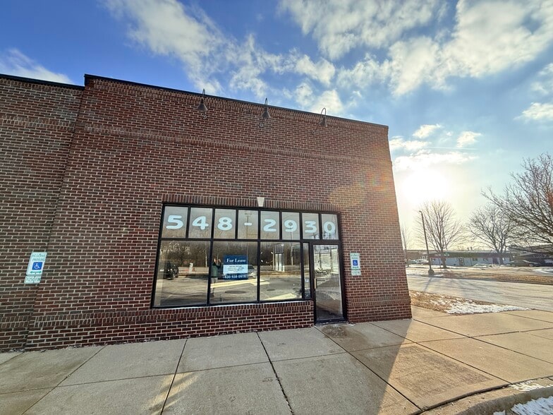 More Photos Of 572 Weston Ridge Dr, Naperville Freestanding For Lease