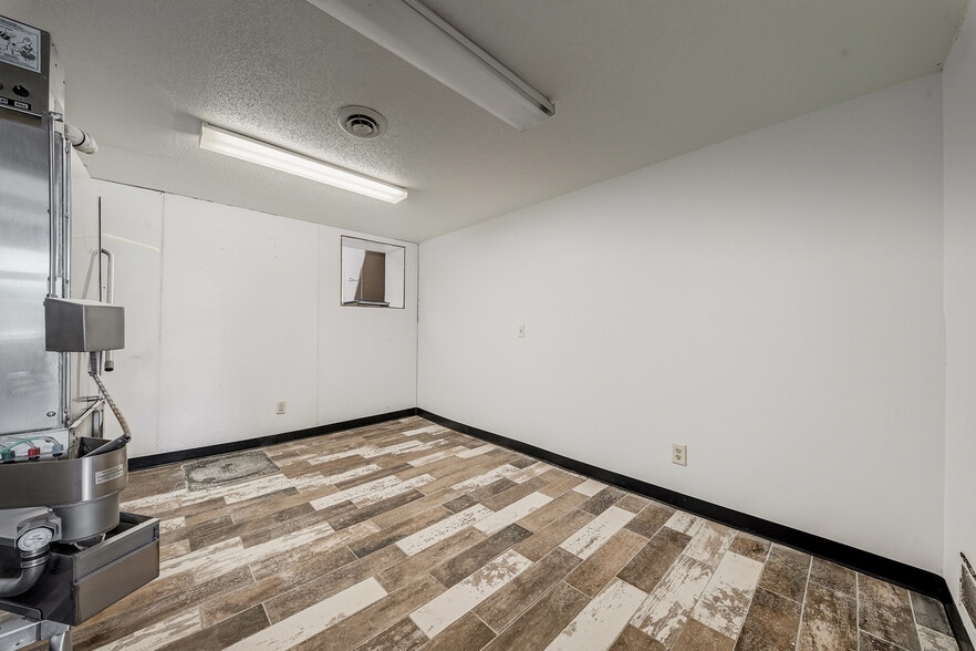 More Photos Of 15 E Walnut St, Chippewa Falls Industrial For Sale