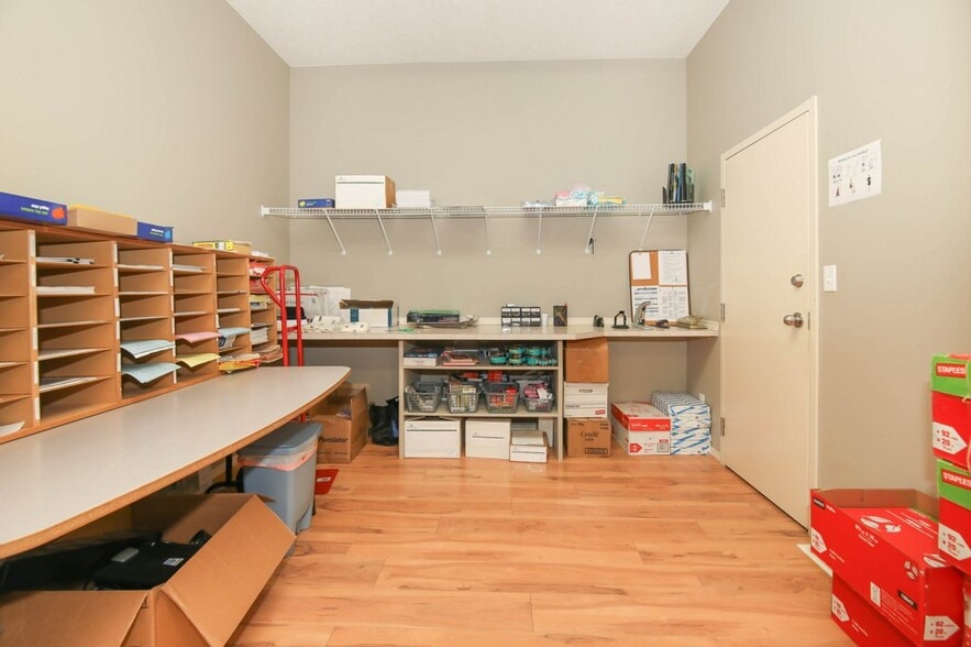 More Photos Of 5209 49A Ave, Bentley Office For Sale