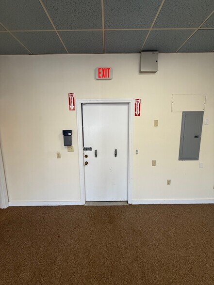 More Photos Of 1638-1662 Falmouth Rd, Centerville Storefront For Lease