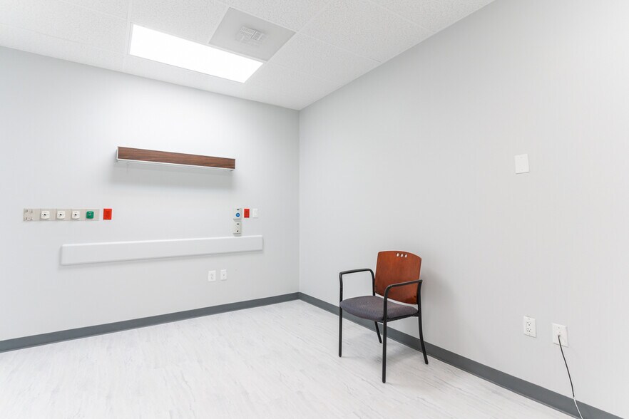 More Photos Of 11360 Pembrooke Sq, Waldorf Medical For Lease