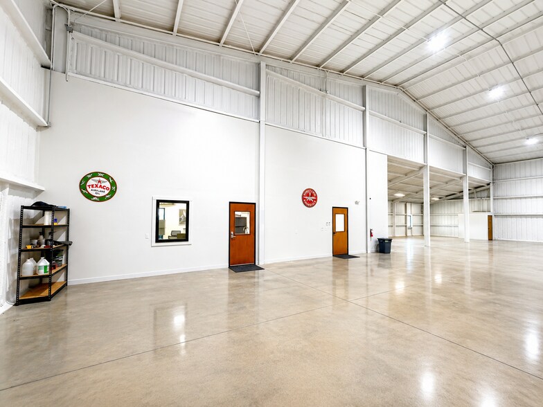 More Photos Of 2408 Airport Rd, Gainesville Airplane Hangar For Sale
