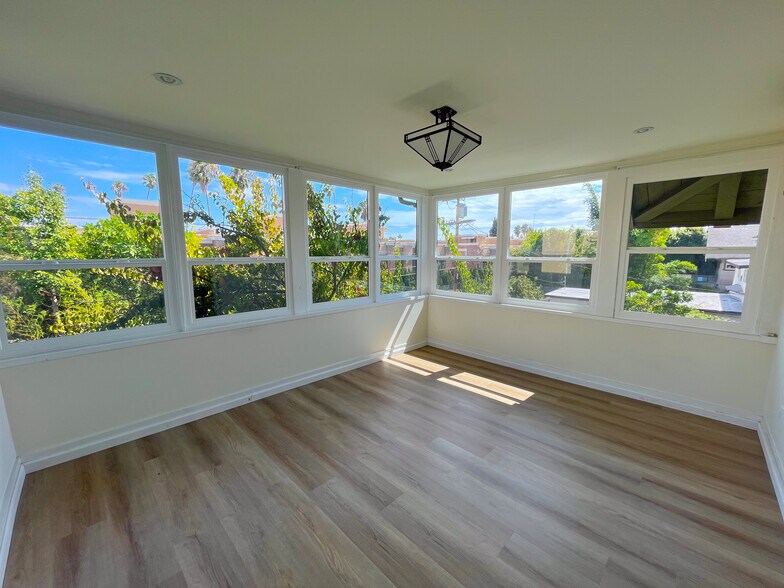 More Photos Of 658 S Bronson Ave, Los Angeles Office Residential For Sale