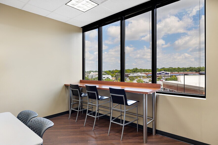 More Photos Of 661 S Hurstbourne Pky, Louisville Office For Sale