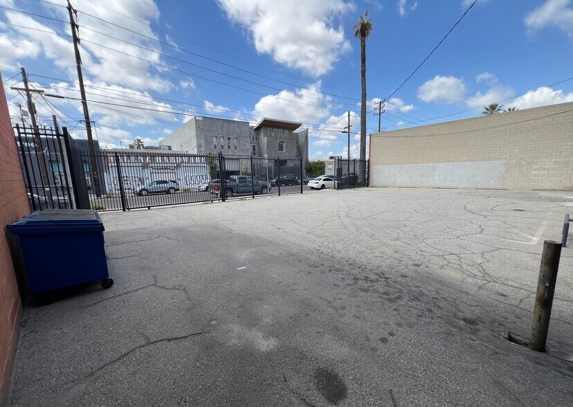 More Photos Of 1415 Newton St, Los Angeles Warehouse For Lease