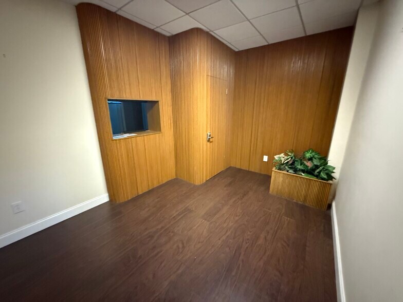 More Photos Of 1071-1075 NE 125th St, North Miami Loft Creative Space For Lease