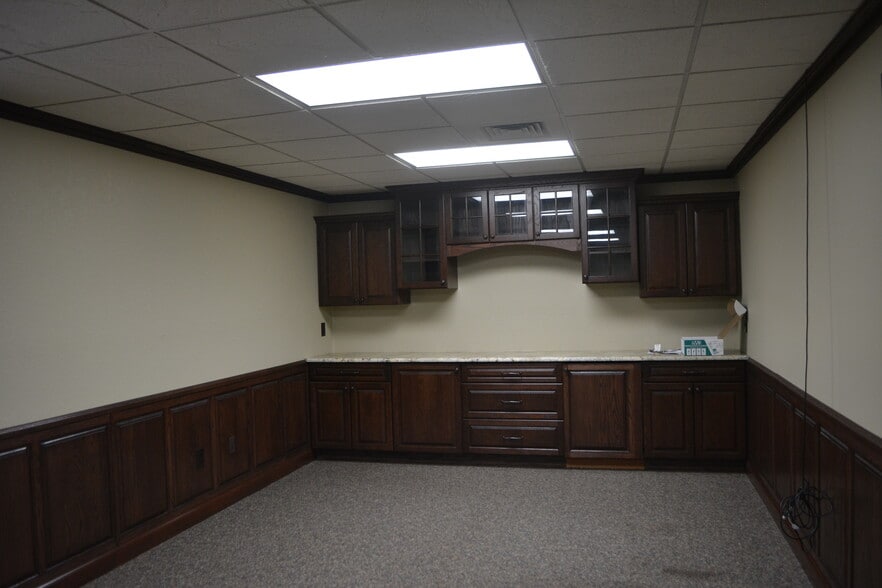 More Photos Of 1313 Mission, Mount Pleasant Office For Lease