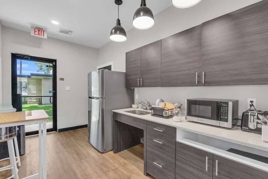 More Photos Of 907 Otto St, Brookshire Loft Creative Space For Sale