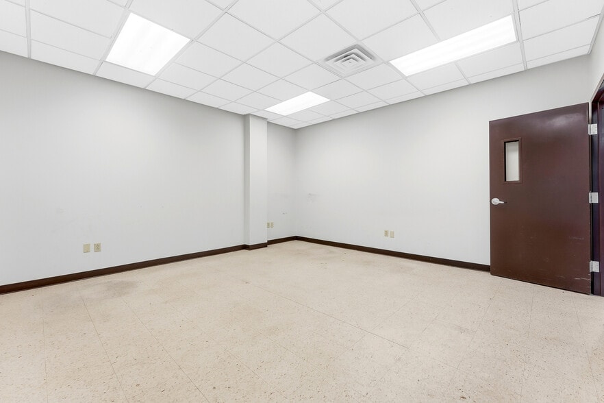 More Photos Of 161 Adena Ln, Clarksburg Office For Lease