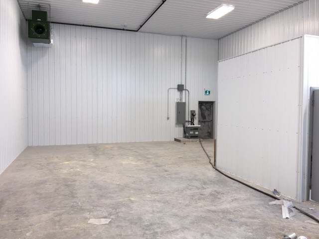 More Photos Of 615 Mission St, Winnipeg Warehouse For Lease