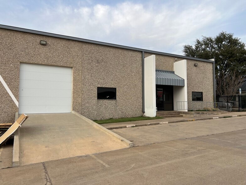 Primary Photo Of 10939 Shady Trl, Dallas Distribution For Lease