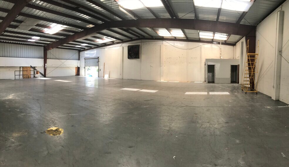 More Photos Of 1417 W Cervantes St, Pensacola Showroom For Lease