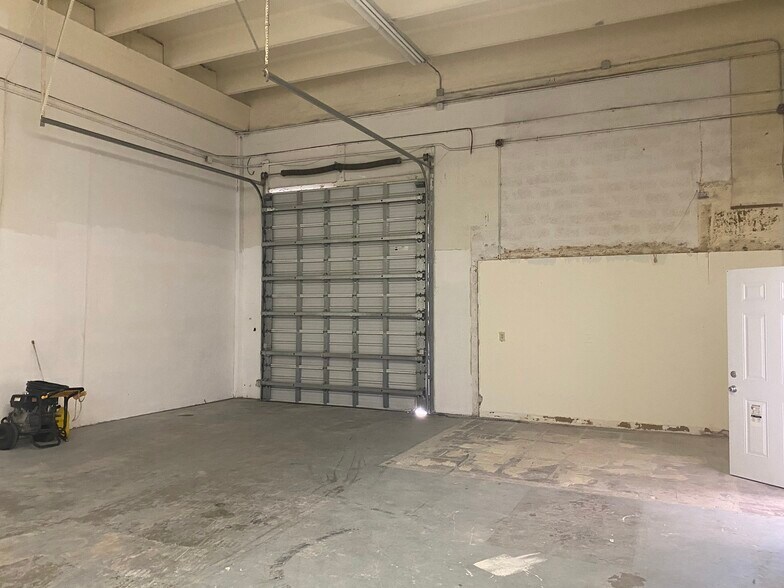 More Photos Of 4093 N 28th Way, Hollywood Warehouse For Lease