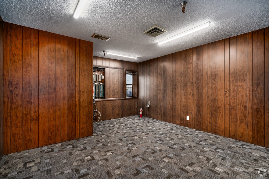 More Photos Of 6455 NE Columbia Blvd, Portland Warehouse For Lease