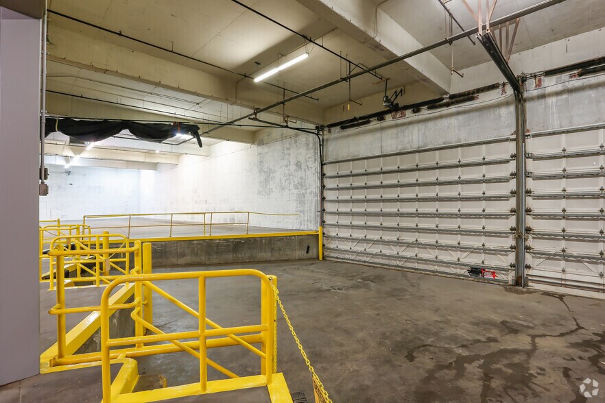 More Photos Of 1315 W 12th St, Kansas City Warehouse For Lease