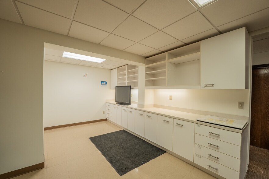 More Photos Of 1825 N Clairemont Ave, Eau Claire Schools For Sale