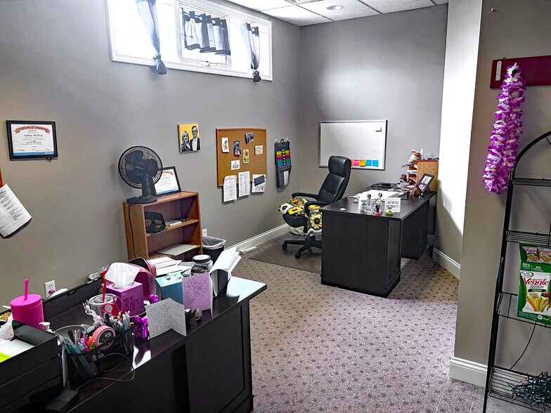 More Photos Of 1721 McIntosh Dr, Bowling Green Office For Sale