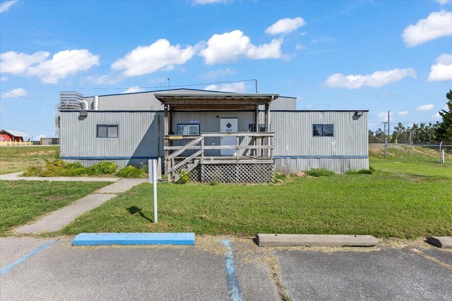 More Photos Of 1230 Pottertown Rd, Midway Distribution For Sale