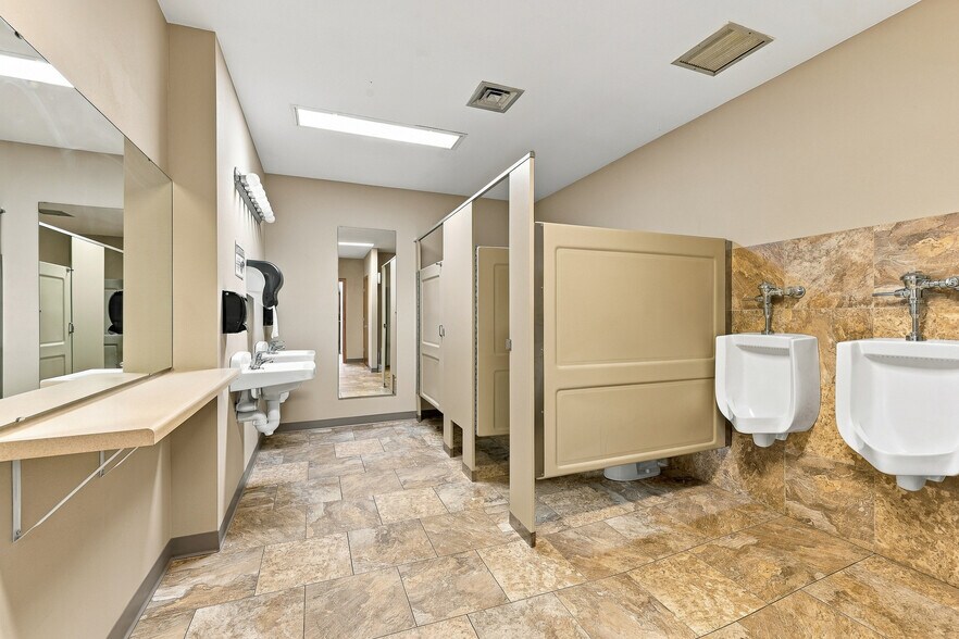 More Photos Of 2321 W Grand Ave, Wisconsin Rapids Office For Sale