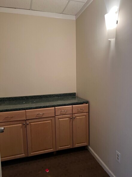 More Photos Of 112 S Washington Ave, Bergenfield Office For Lease