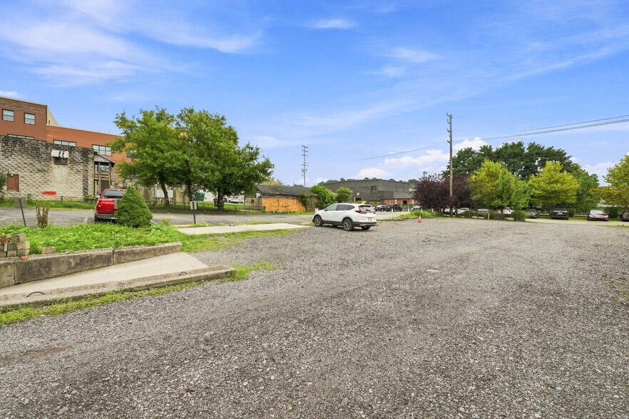 More Photos Of 68 W Maiden St, Washington Freestanding For Sale