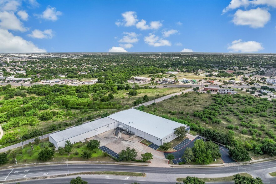 More Photos Of 400 S Heatherwilde Blvd, Pflugerville Manufacturing For Lease
