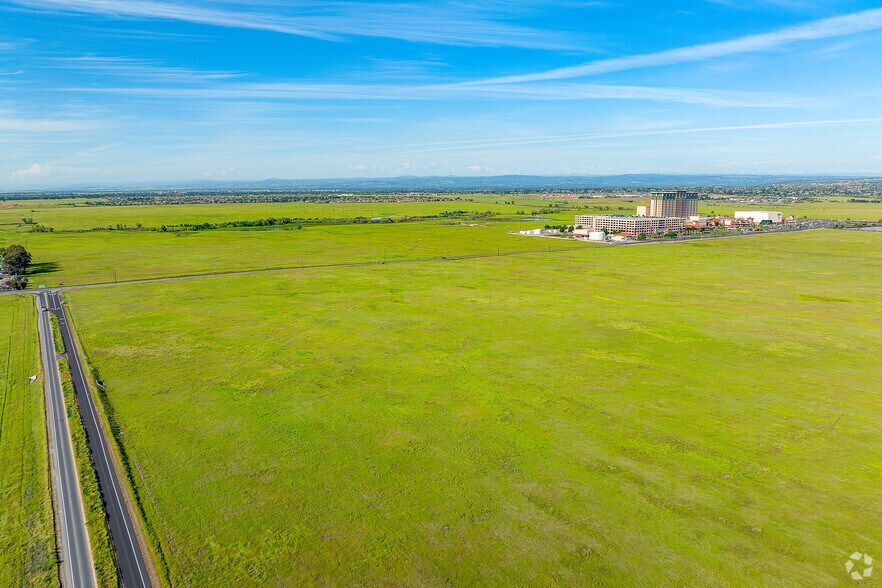 More Photos Of North Foothills Boulevard, Lincoln Warehouse For Lease