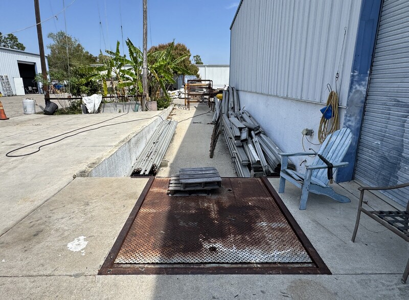 More Photos Of 12090 Metro Pky, Fort Myers Warehouse For Lease