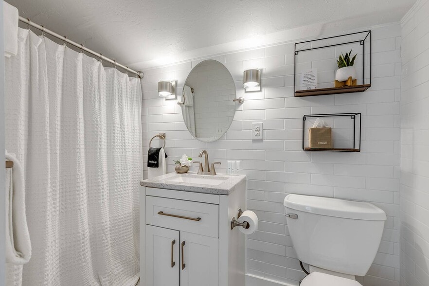 More Photos Of 1117 Duval St, Key West Hospitality For Sale
