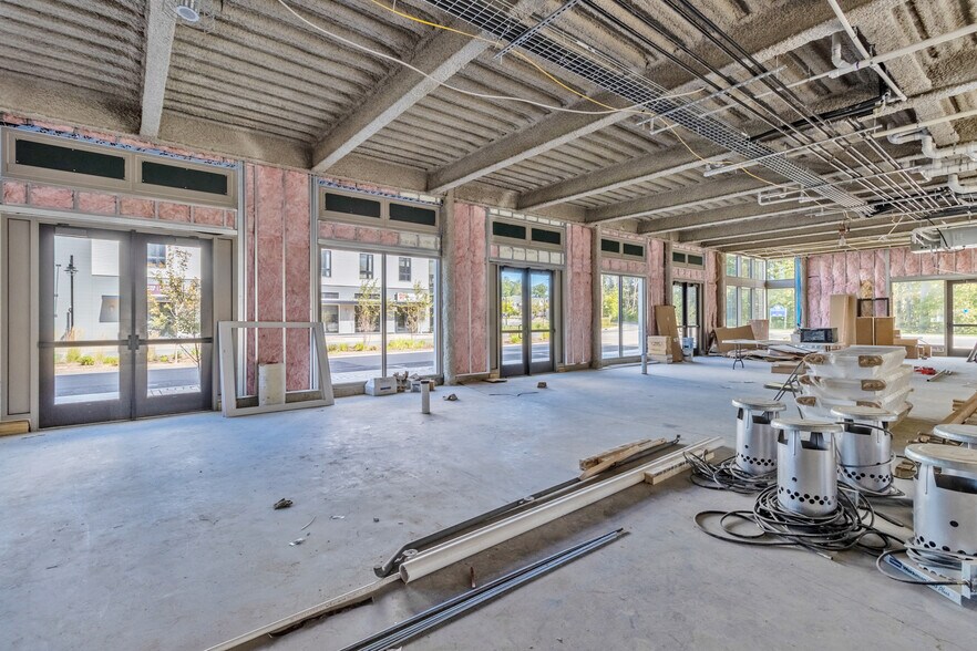 More Photos Of 11 Edgewater Cir, East Hampton Office For Lease