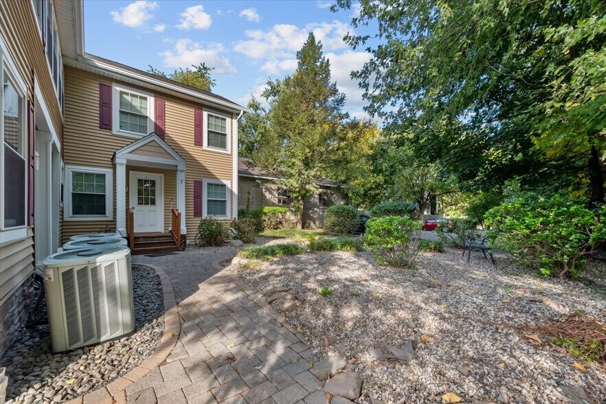 More Photos Of 10 Burnside Ave, Congers Apartments For Sale