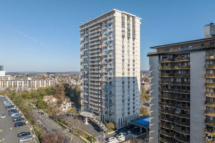 More Photos Of 160 OVERLOOK Ave, Hackensack Apartments For Lease