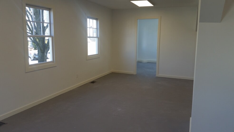 More Photos Of 16 Division St W, Greenwich Loft Creative Space For Lease
