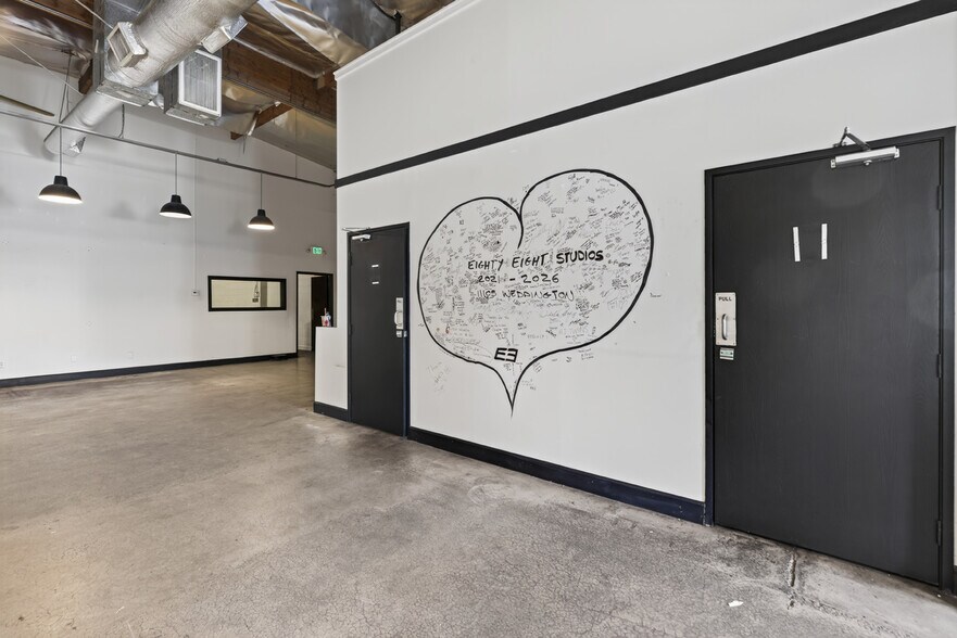 More Photos Of 11105 Weddington St, North Hollywood Service For Lease