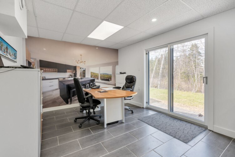 More Photos Of 2 Rue De L'usine, Baie-Saint-Paul General Retail For Sale