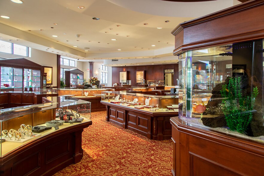 More Photos Of 700 E Main St, Anoka Freestanding For Lease