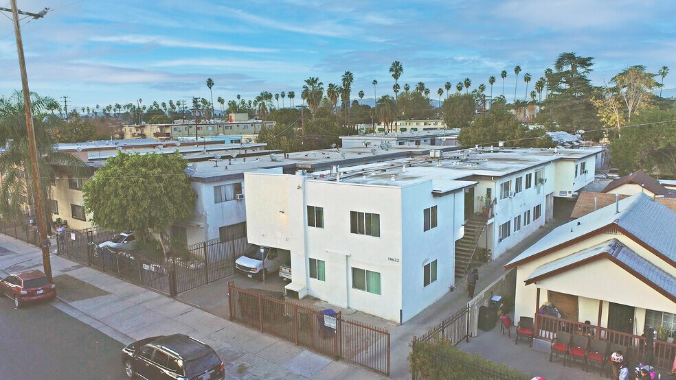 More Photos Of 14623 Calvert St, Van Nuys Apartments For Sale