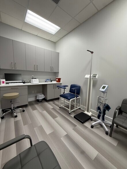 More Photos Of 1911 Harrison St, Hollywood Medical For Lease