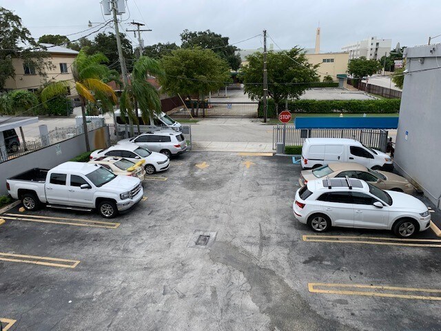 More Photos Of 2390 NW 7th St, Miami Medical For Lease