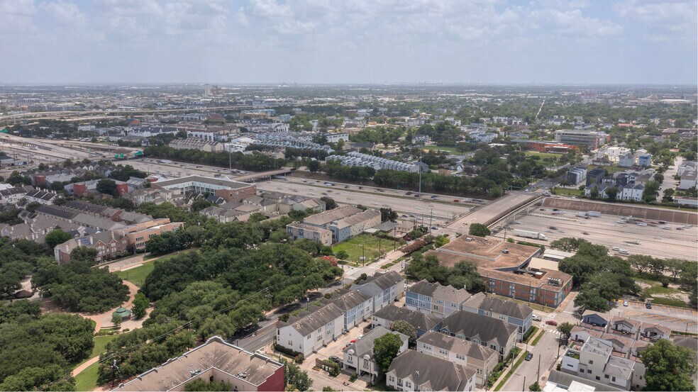 More Photos Of 3312 Crawford St, Houston Apartments For Sale