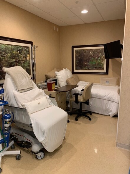 More Photos Of 670 Glades Rd, Boca Raton Medical For Sale