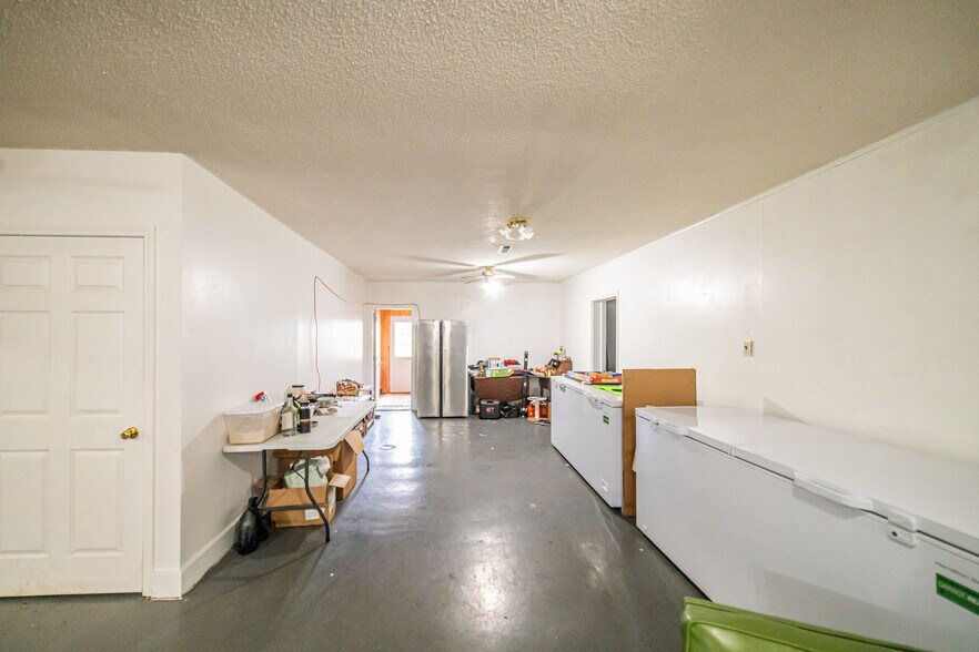 More Photos Of 6641 US Highway 62 W, Kuttawa Flex For Sale