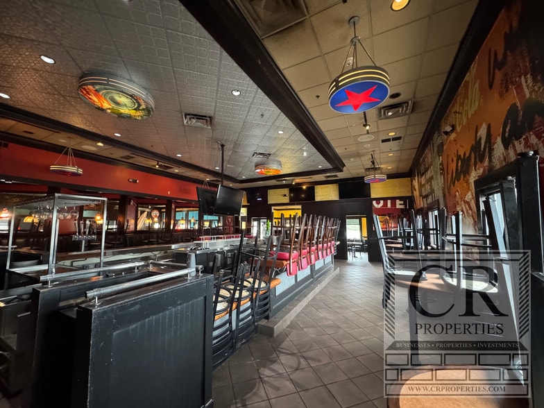 More Photos Of 23 Crystal Run Xing, Middletown Restaurant For Lease