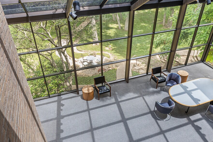 More Photos Of 8330-8350 Meadow Rd, Dallas Office For Sale