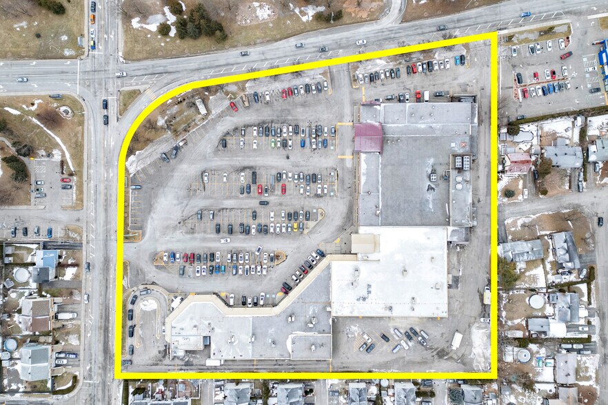 More Photos Of 3545 Boul Dagenais O, Laval Freestanding For Lease