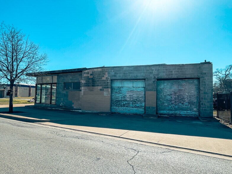 More Photos Of 1421 N Main St, Fort Worth Auto Repair For Sale