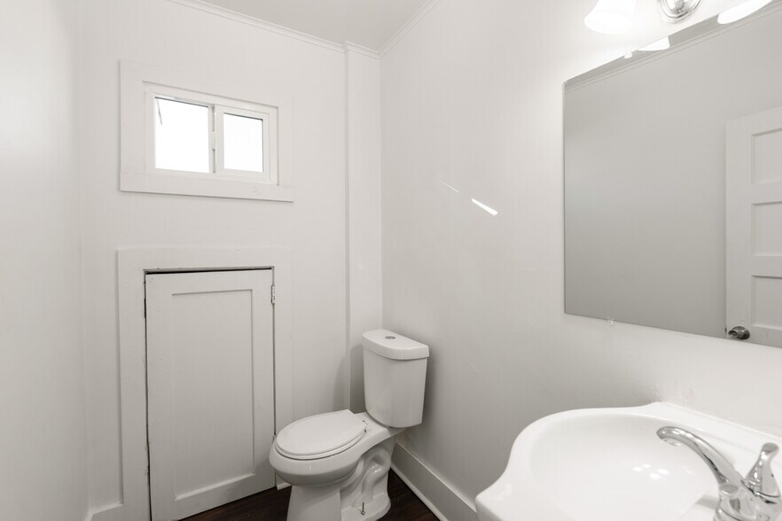 More Photos Of 1825 Baker St, Bakersfield Specialty For Sale