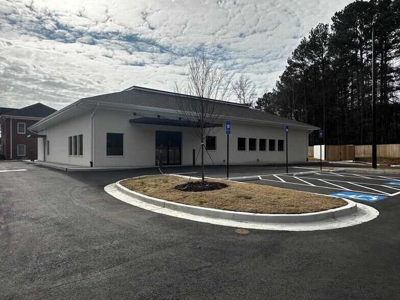 Primary Photo Of 8655 Dorris Rd, Douglasville Medical For Lease