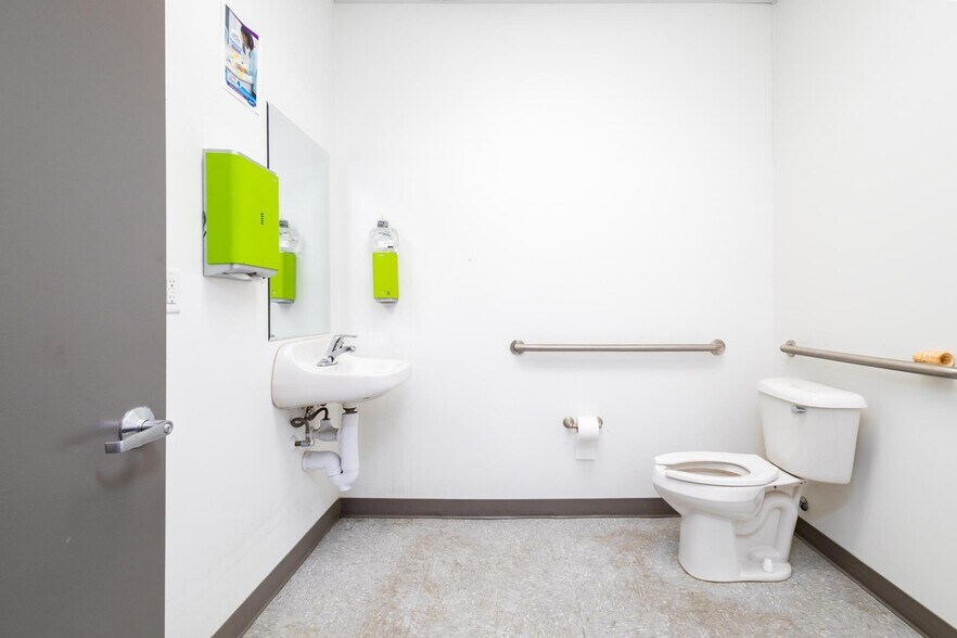 More Photos Of 66850 Executive Dr, Saint Clairsville Warehouse For Lease