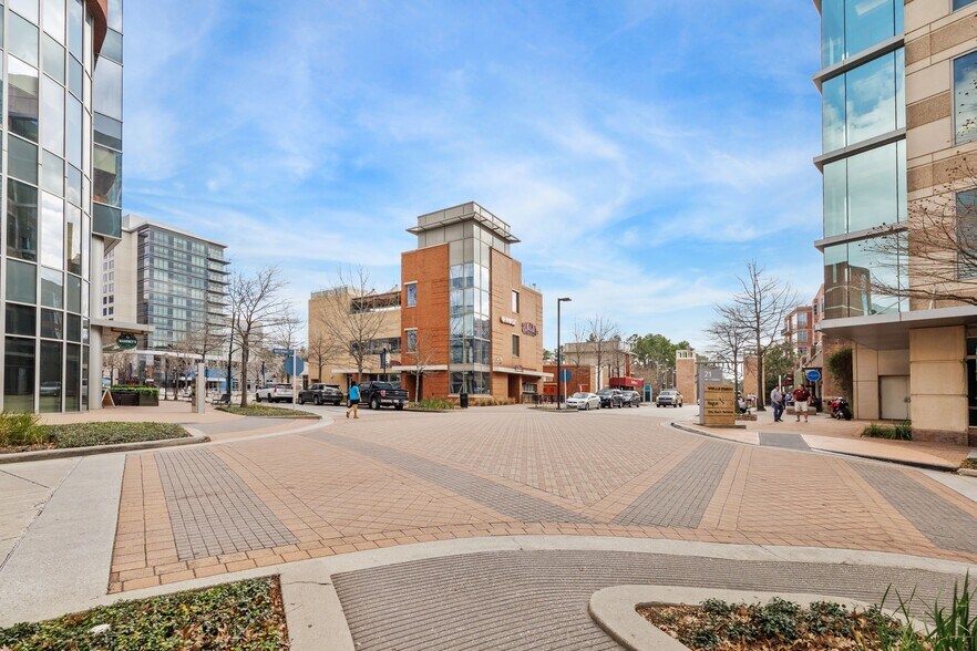 More Photos Of 20 Waterway Ave, The Woodlands General Retail For Lease